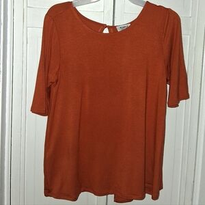 Monroe & Main Women's Orange Short Sleeve Layed Top